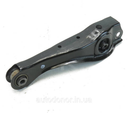 551A06US0B Nissan/Infiniti Braço oscilante inferior direito de suspensão traseira