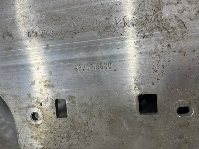 Reforçador do pára-choque dianteiro Peugeot/Citroen 9826115680 preço, a partir de 278,31 USD