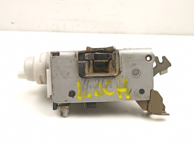 Fecho da porta dianteira direita VAG 8L1837016C