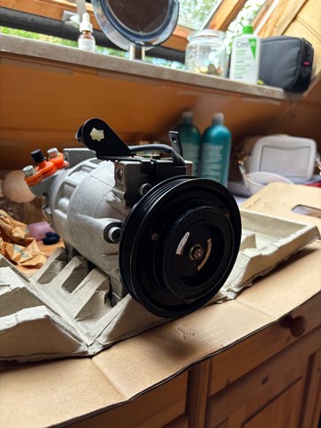 Compressor de aparelho de ar condicionado 90457635 General Motors