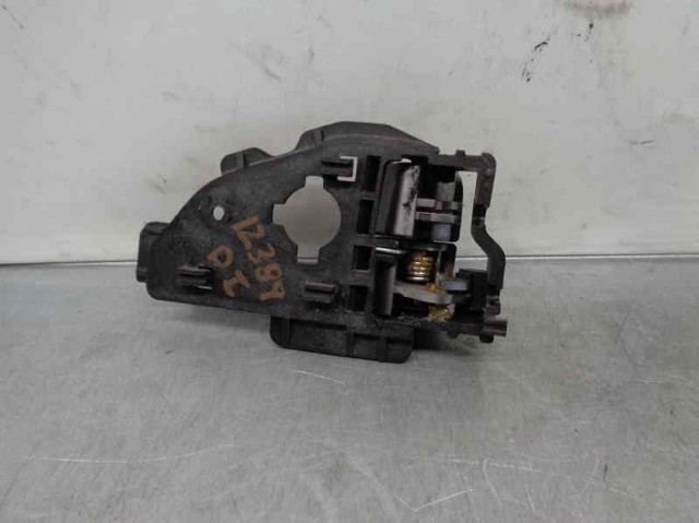 826132S000 Hyundai/Kia Maçaneta interna dianteira/traseira da porta esquerda