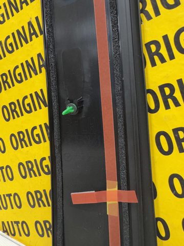 KB7W50M40B Mazda Placa sobreposta vertical da porta traseira esquerda