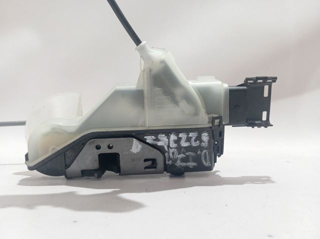 Fecho da porta dianteira esquerda 9819027380 Peugeot/Citroen