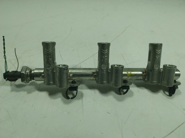 9811353880 Peugeot/Citroen Distribuidor de combustível (rampa)