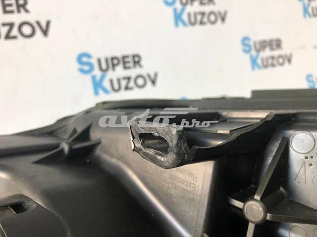 Luz direita 8111006C70 Toyota
