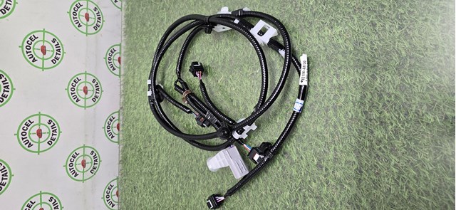 8211433130 Toyota Fios isolados da seção de motor