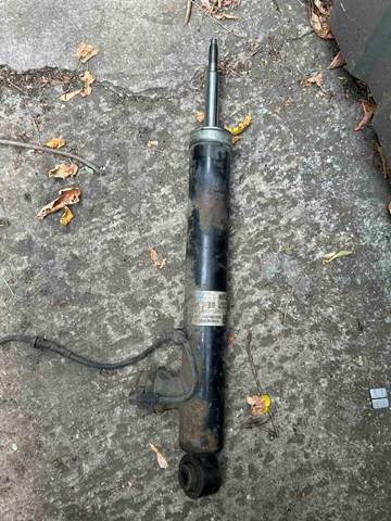 Compre E62111CF0B Nissan/Infiniti Amortecedor traseiro esquerdo