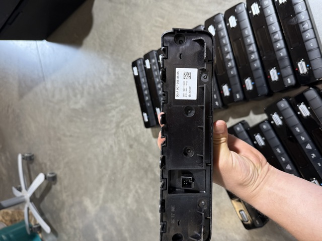 Compre Botão de ativação do sinal de emergência Mercedes Sprinter 