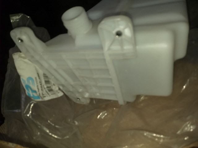 Tanque de fluido para lavador de vidro FPS FP7447100 preço, a partir de 38,89 USD
