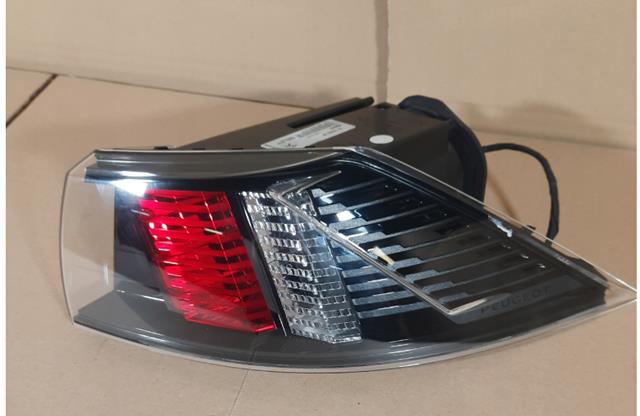 Lanterna traseira direita externa Peugeot/Citroen 9813508380 preço, a partir de 237,48 USD