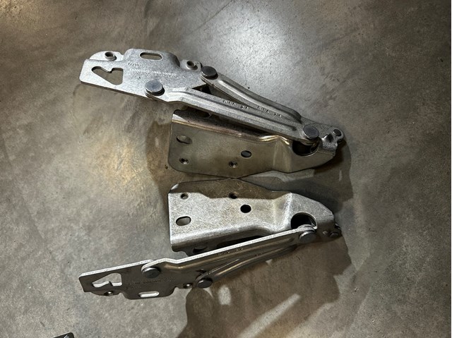 Gozno da capota esquerdo Mercedes A9108803000 preço, a partir de 61,29 USD