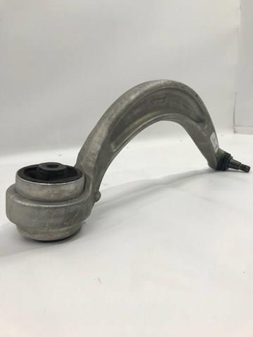 Braço oscilante inferior esquerdo de suspensão dianteira 8W0407695A VAG