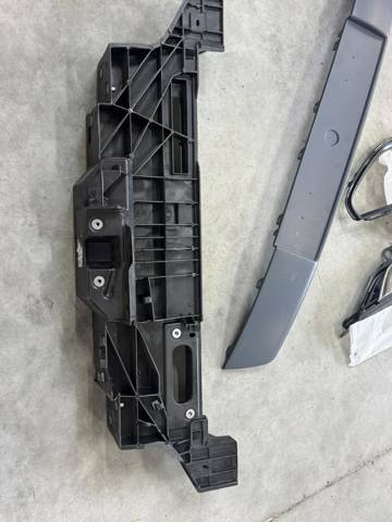 9830512680 Peugeot/Citroen Suporte superior do radiador (painel de montagem de fixação das luzes)