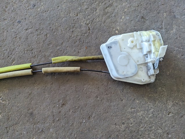 Compre Fecho da porta dianteira esquerda Mazda 6 