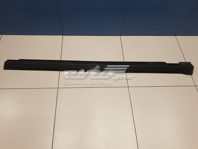 Placa sobreposta (moldura) externa direita de acesso 877522W000CA Hyundai/Kia