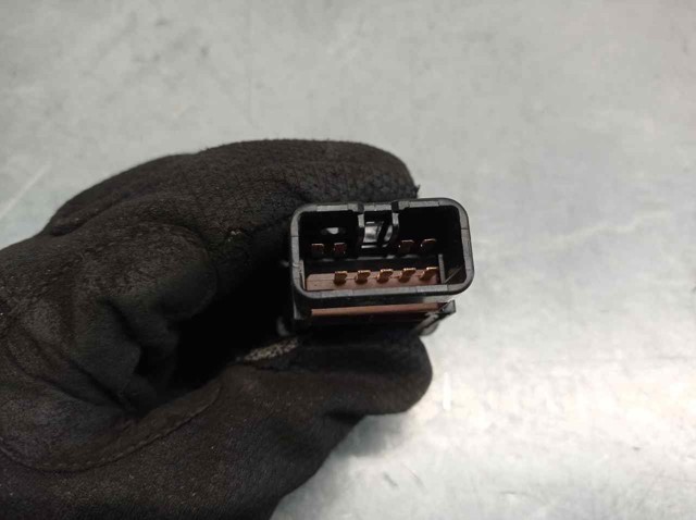 153132 Mazda Botão de ativação do sinal de emergência