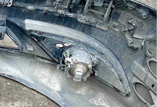 Tampão (grelha) das luzes de nevoeiro do pára-choque dianteiro direito Mercedes A2218850253 preço, a partir de 88,70 USD