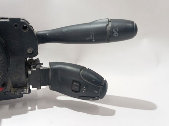 98062239XT Peugeot/Citroen Comutador instalado na coluna da direção, montado