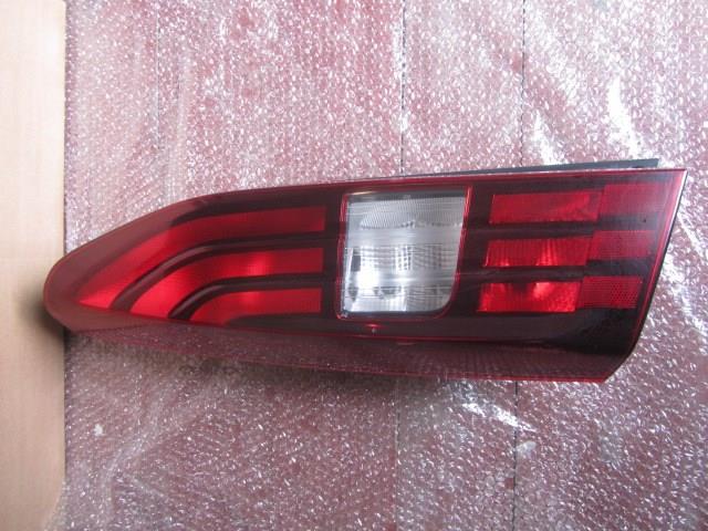 Lanterna traseira esquerda 9819427380 Peugeot/Citroen