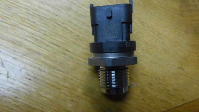 Regulador de pressão de combustível na régua de injectores General Motors 55564170 preço, a partir de 81,87 USD