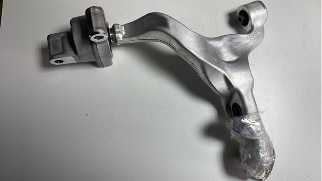 Braço oscilante inferior direito de suspensão dianteira 54500EJ72A Nissan/Infiniti
