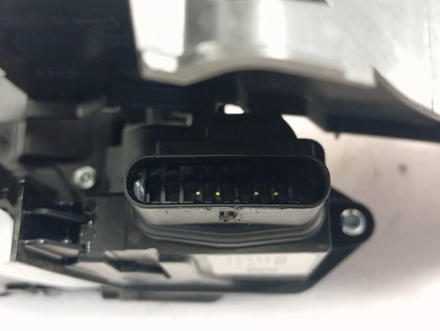 Fecho da porta dianteira direita 31440998 Volvo