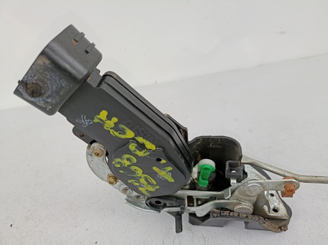Fecho da porta traseira direita Suzuki 8230165D11000