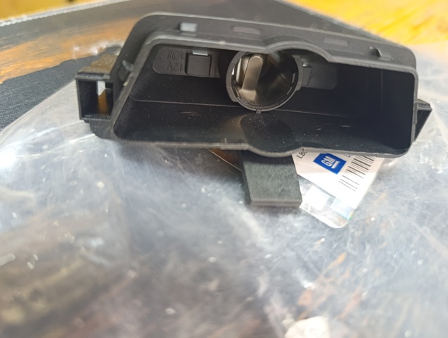 Lanterna da luz de fundo de matrícula traseira General Motors 9192061 preço, a partir de 12,94 USD