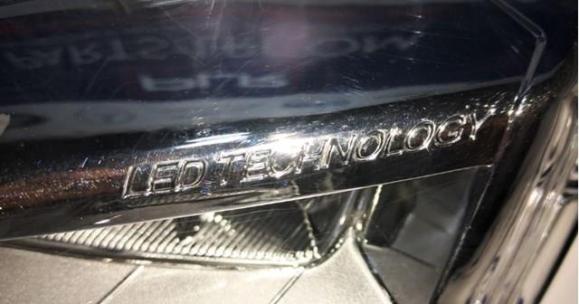Compre LR068980 Land Rover Luzes de nevoeiro esquerdas