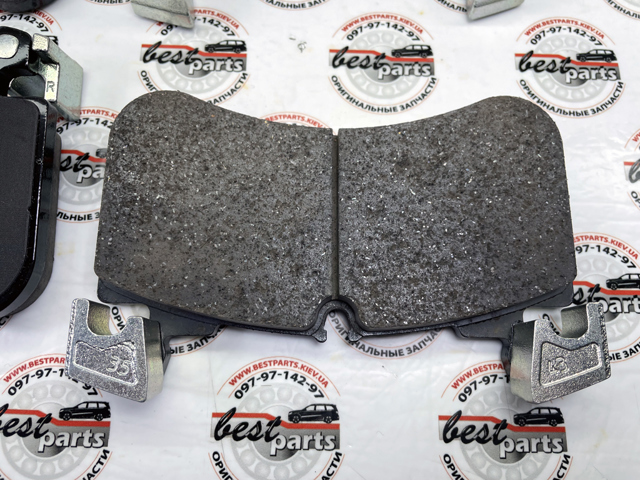 Sapatas do freio dianteiras de disco LR138646 Land Rover