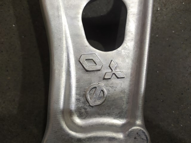 Braço oscilante inferior esquerdo de suspensão dianteira 545016RR0B Nissan/Infiniti
