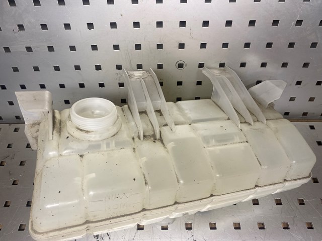Tanque de expansão do sistema de esfriamento para Tesla Model X  