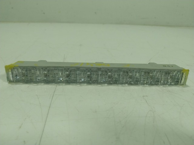  Sinal de parada traseiro adicional Toyota Yaris hatchback (P21) (2020 - 2026) 
