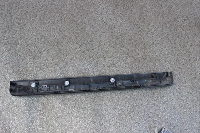 Compre 828776FR0A Nissan/Infiniti Moldura da porta traseira esquerda inferior
