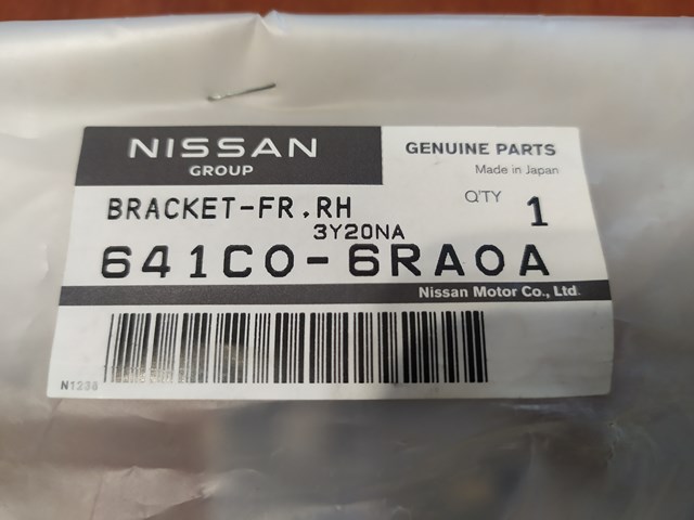 Consola dianteira de fixação do pára-lama dianteiro direito 641C06RA0A Nissan/Infiniti