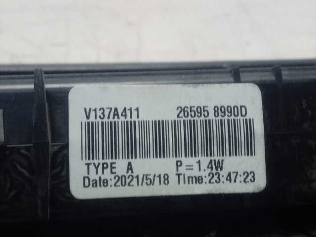 Sinal de parada traseiro adicional para Renault DUSTER II HM