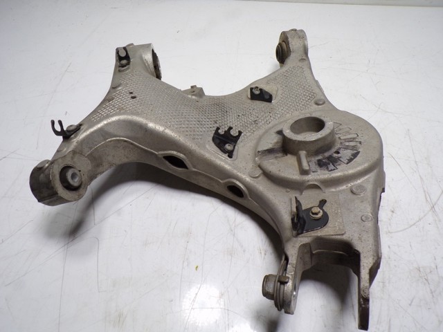 Compre LR098944 Land Rover Braço oscilante inferior esquerdo de suspensão traseira