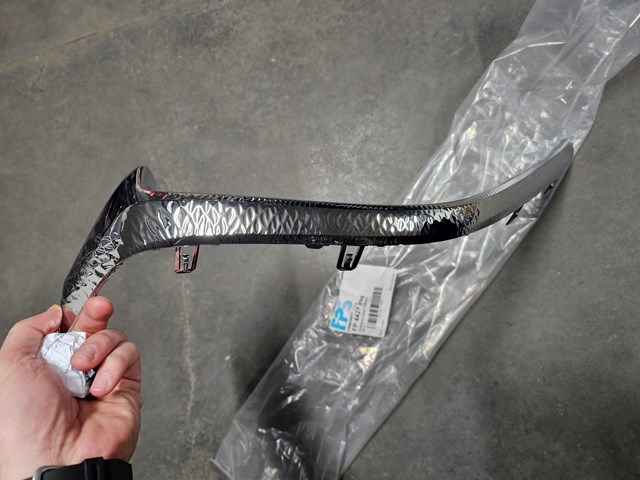 Compre FP4427998 FPS Moldura de grelha do radiador direito
