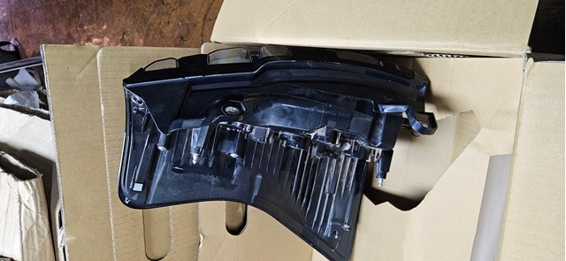 Lanterna traseira direita Toyota 81551WQ010 preço, a partir de 286,45 USD