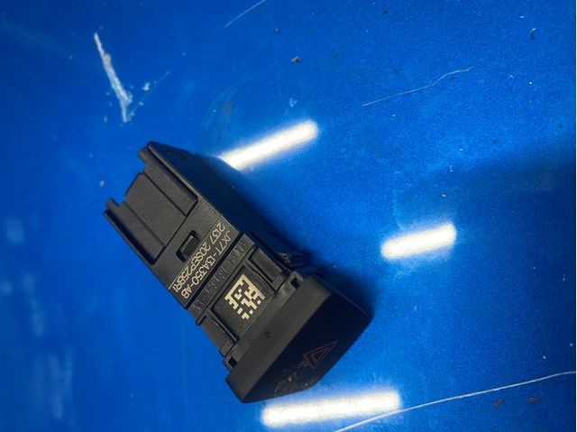 Botão de ativação do sinal de emergência Ford Escape III DFK