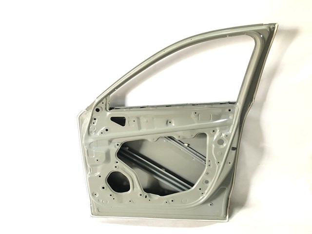 Porta dianteira direita KBY05802XE Mazda