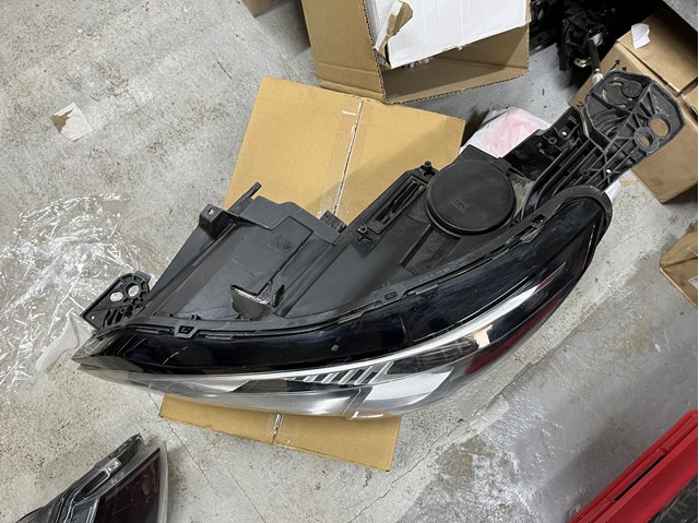 Luz esquerda Peugeot/Citroen 9810478180 preço, a partir de 455,03 USD