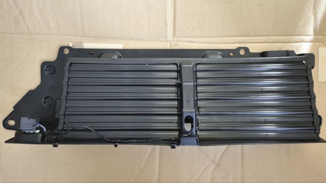 Perciana do radiador de esfriamento Land Rover LR102691