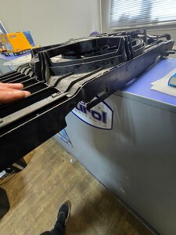 9826929880 Peugeot/Citroen Difusor do radiador de esfriamento, montado com motor e roda de aletas