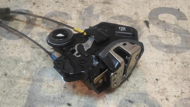 Fecho da porta traseira direita 6905052120 Daihatsu