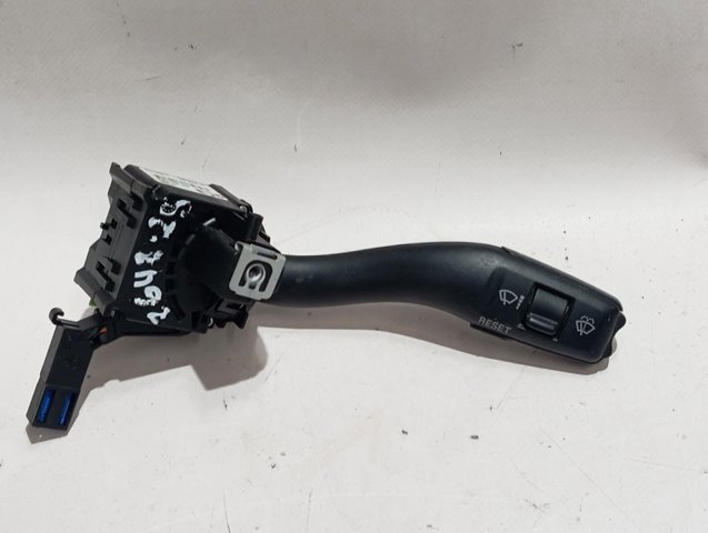8P0953519C VAG Comutador direito instalado na coluna da direção