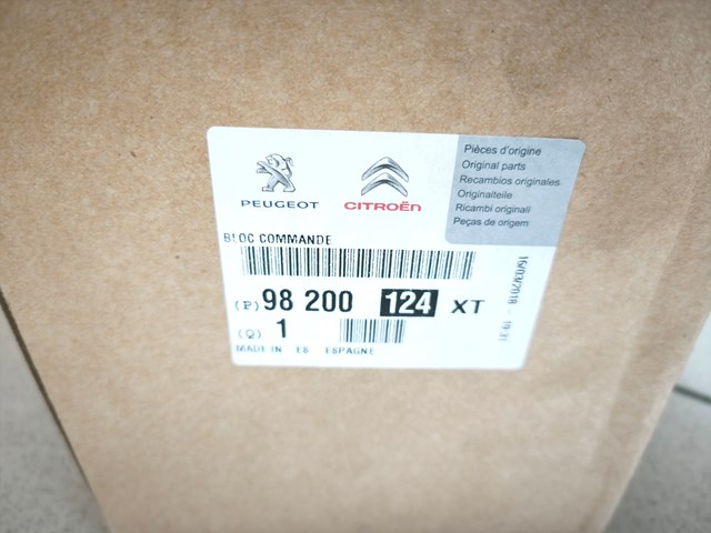 98200124XT Peugeot/Citroen Comutador direito instalado na coluna da direção