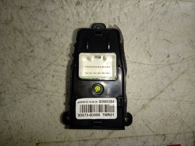 Compre 93573D3000 Hyundai/Kia 