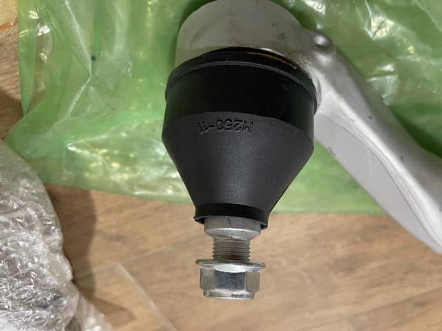 Compre LR152744 Land Rover Braço oscilante inferior direito de suspensão dianteira