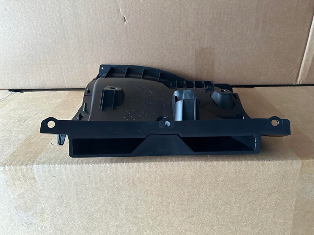 Conduto de ar do freio de disco esquerdo Mazda KMV650A50